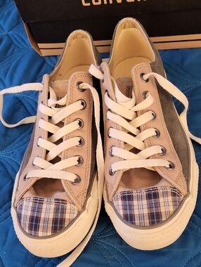 Converse Low-Top Sneakers in Taupe, Grey and White with Plaid Toecaps